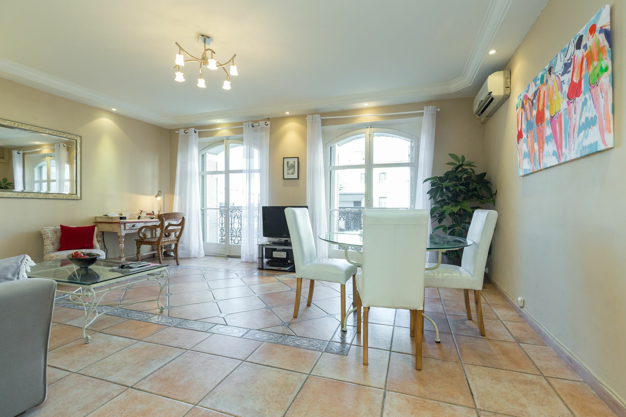 Lovely 2 Bed 2 Bath Apartment In Cannes On Rue Antibea Easy Walk To The Palais 224 Екстер'єр фото
