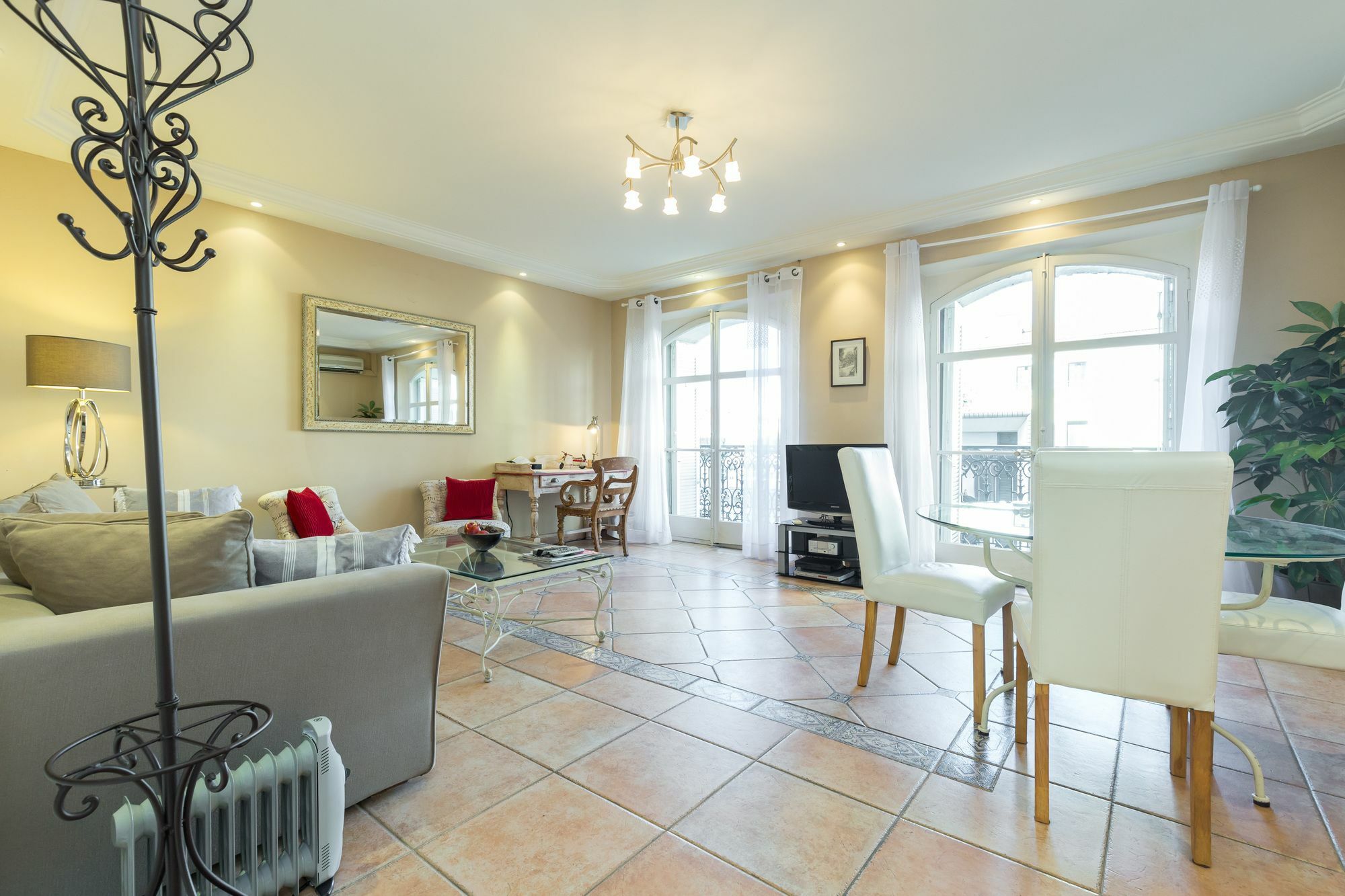Lovely 2 Bed 2 Bath Apartment In Cannes On Rue Antibea Easy Walk To The Palais 224 Екстер'єр фото