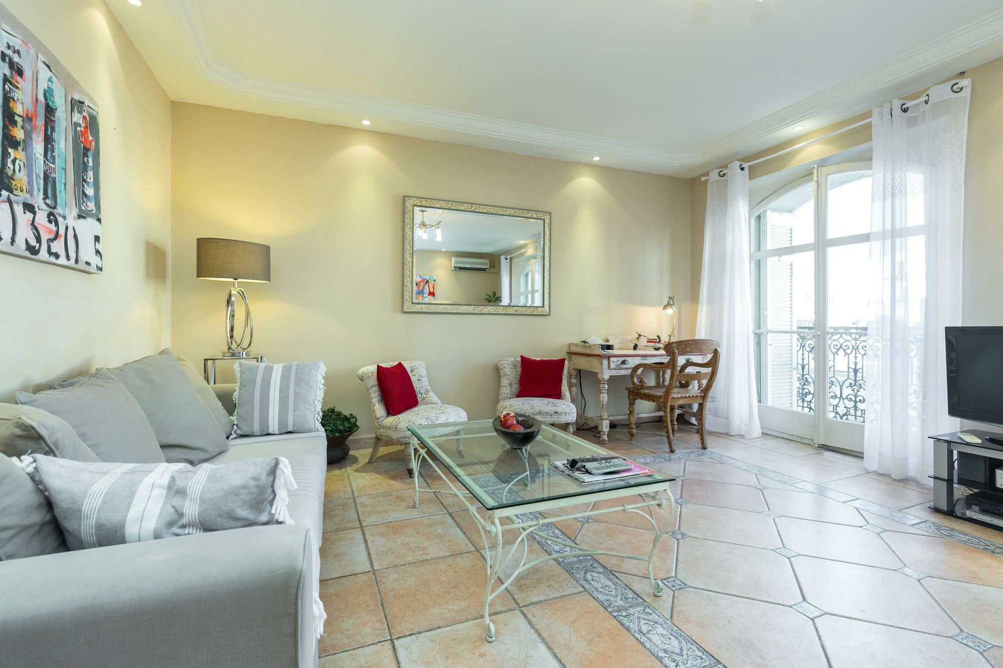 Lovely 2 Bed 2 Bath Apartment In Cannes On Rue Antibea Easy Walk To The Palais 224 Екстер'єр фото