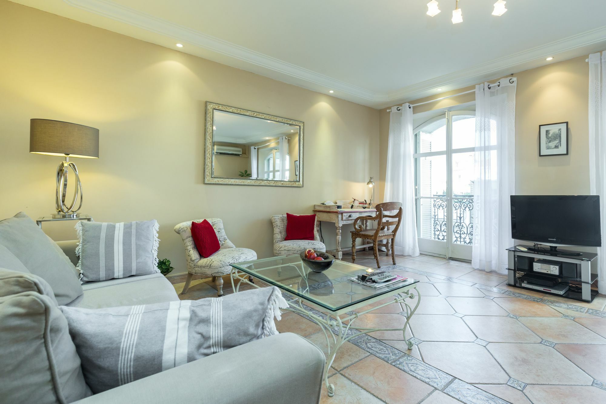 Lovely 2 Bed 2 Bath Apartment In Cannes On Rue Antibea Easy Walk To The Palais 224 Екстер'єр фото